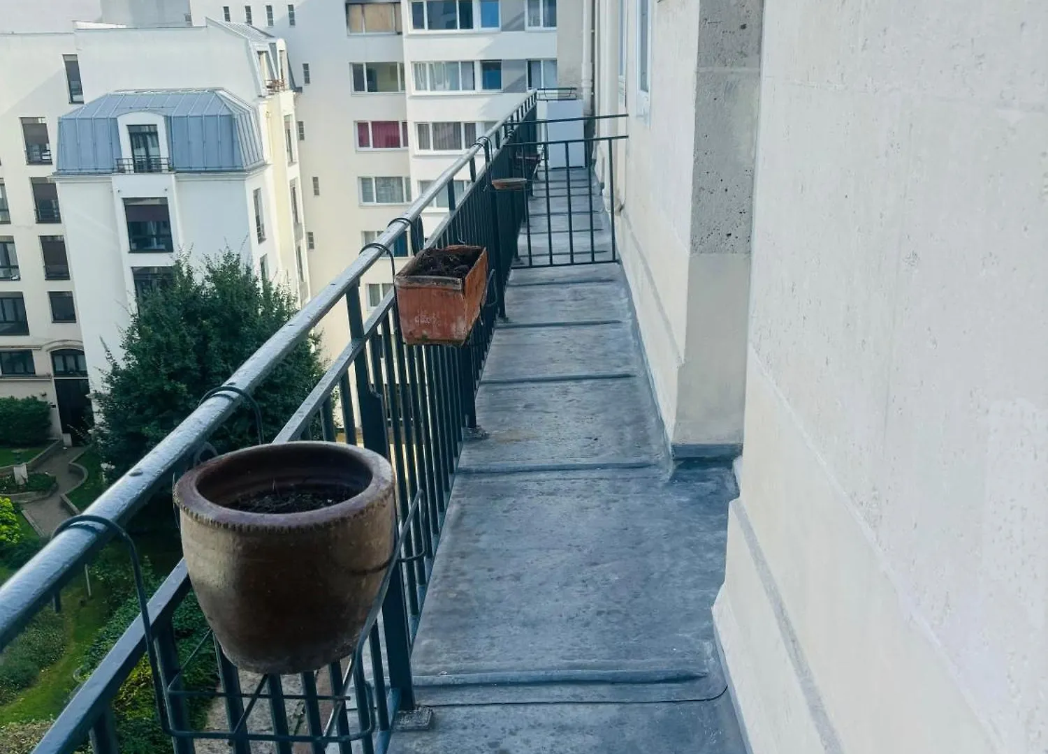 La Maison Du Bonheur A Charonne * Parijs